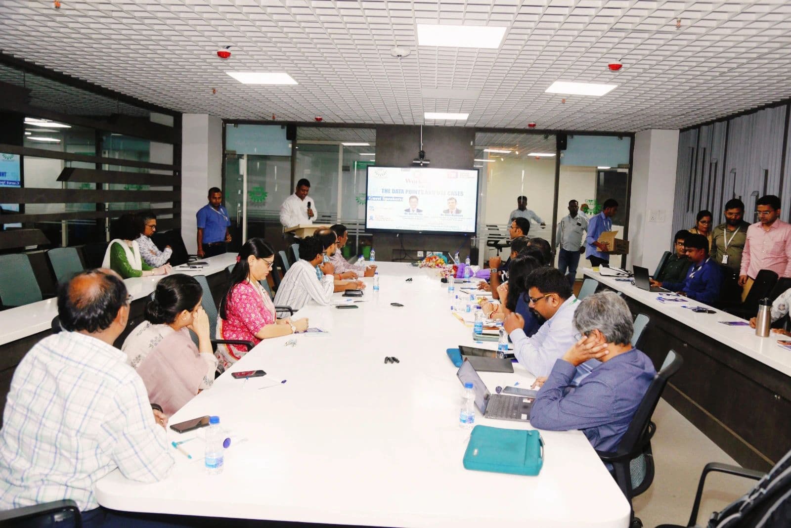 Leveraging THE Data Points and Use Cases - photograph 4